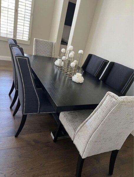 Élégante table à manger et chaises