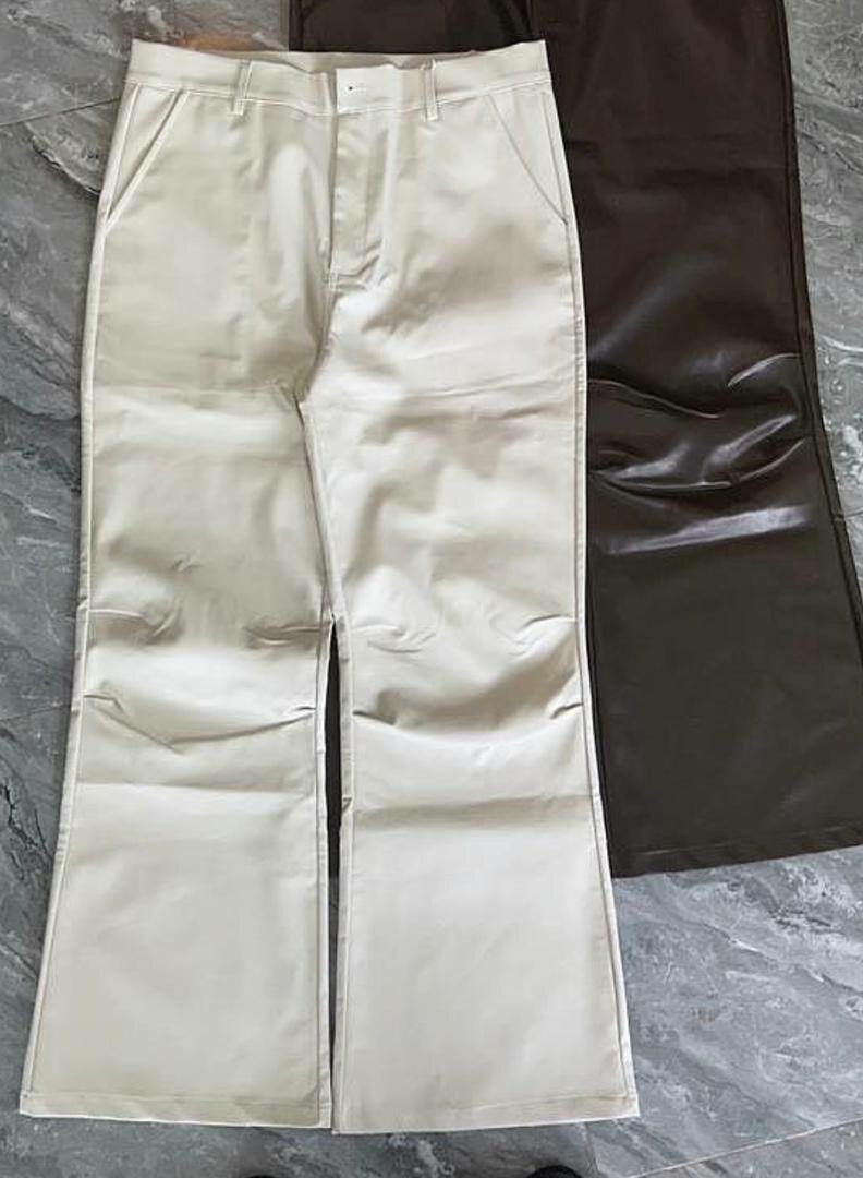 Pantalon évasé en similicuir