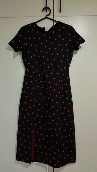 Платье в горошек.