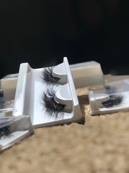 Wispy eye lashes