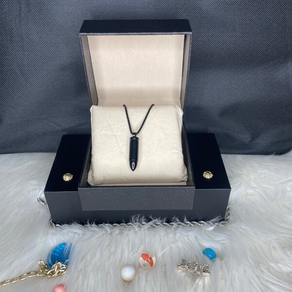 Collier Pendentif Balle Noire