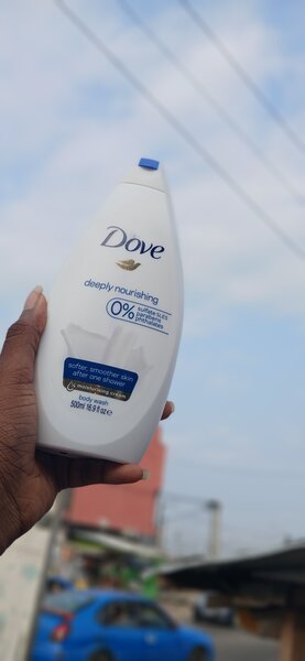 Dove nourrissant