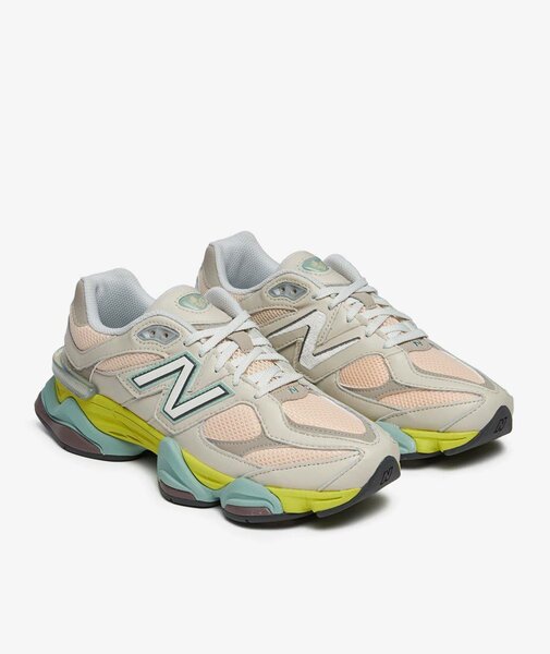 NEW BALANCE SNEAKERS