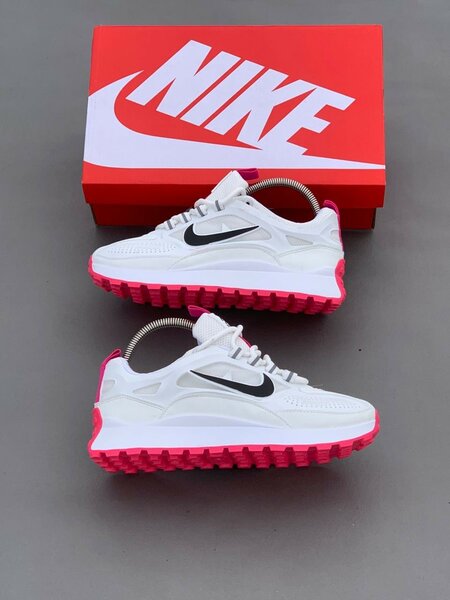 Baskets Nike blanches et roses