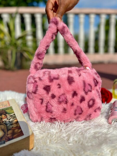 Sac à main peluche léopard