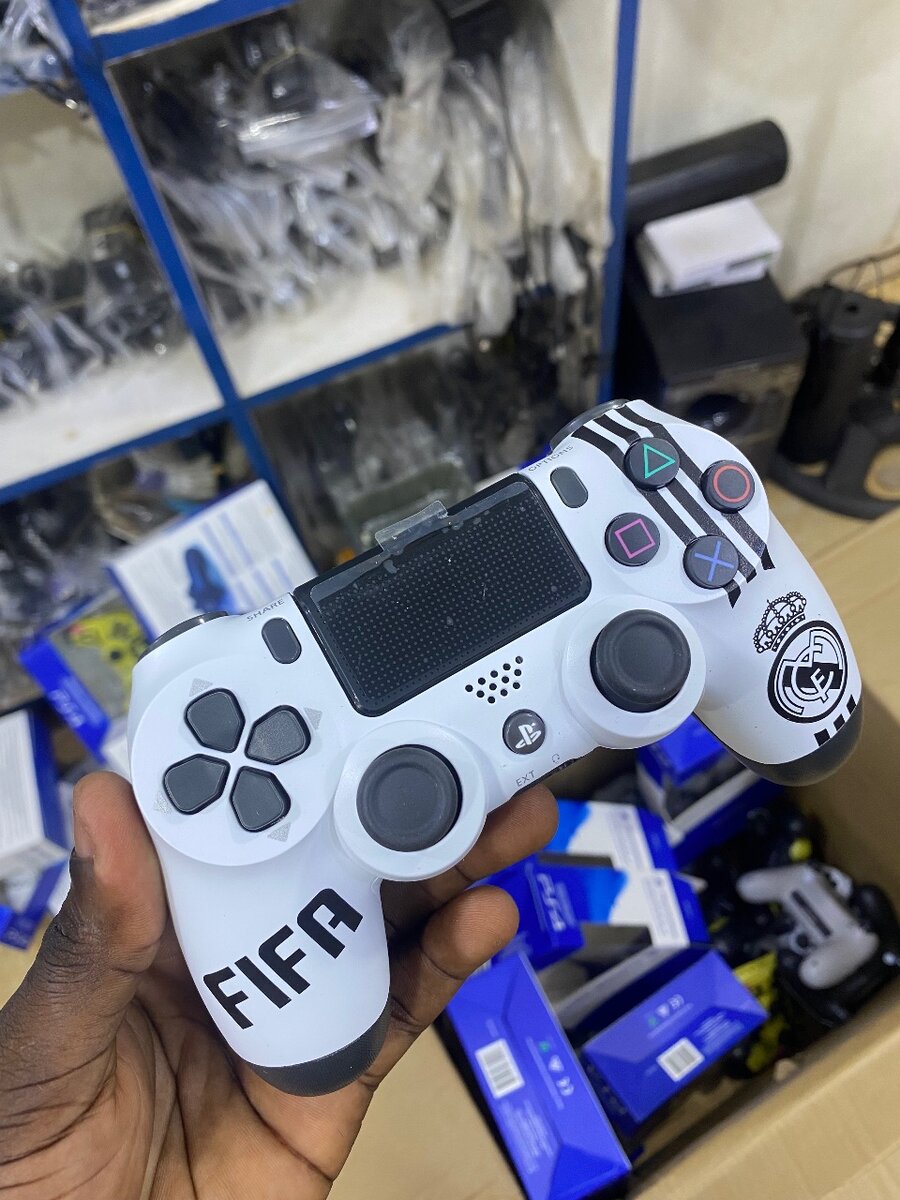 PS4 Controller