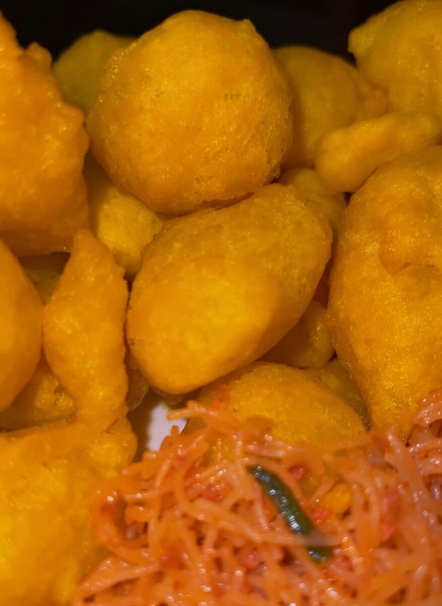 Beignet jaune au vermicelle