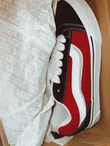 Chaussures Vans rouge noir et blanc