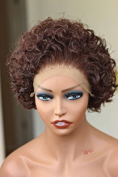 Perruque courte bouclée frontale