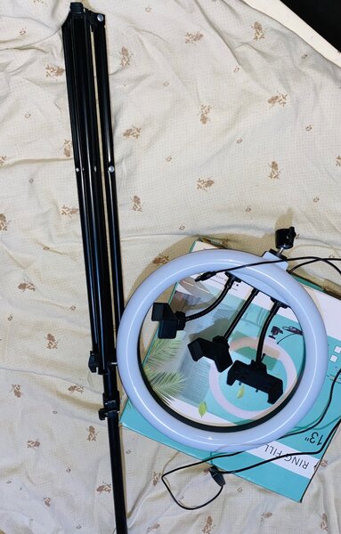 Ring lith 13 pouces 3supports avec télécommande sur la corde