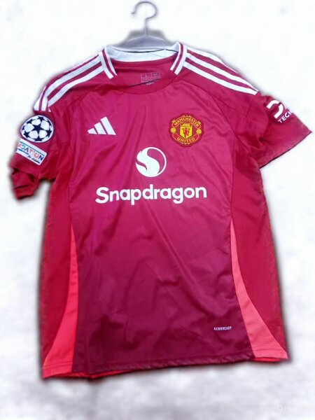 Maillot de football rouge