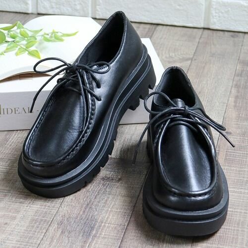 Chaussures en cuir noir robustes