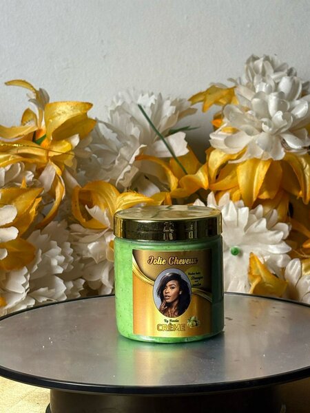 Jolie cheveux crème