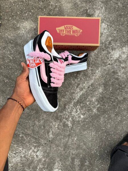 Chaussures Vans Old Skool noir et rose