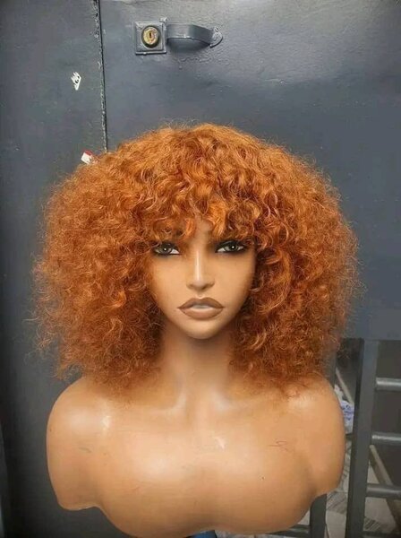 Perruque Bouclée Teintée