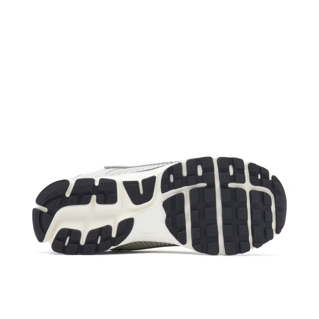 NIKE ZOOM VOMERO 5 PHOTON DUST