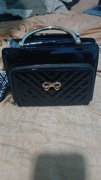 Sac à main verni élégant