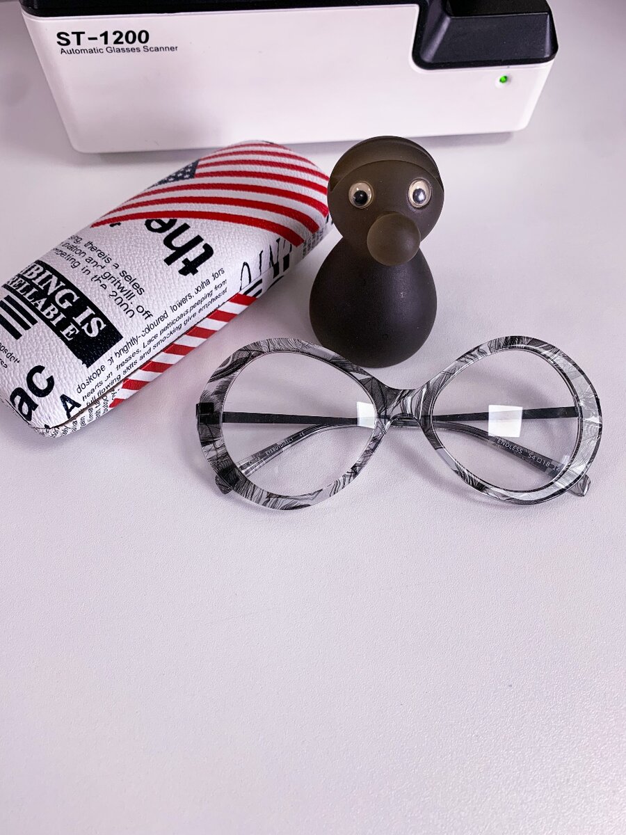 Ladies premium eyewear