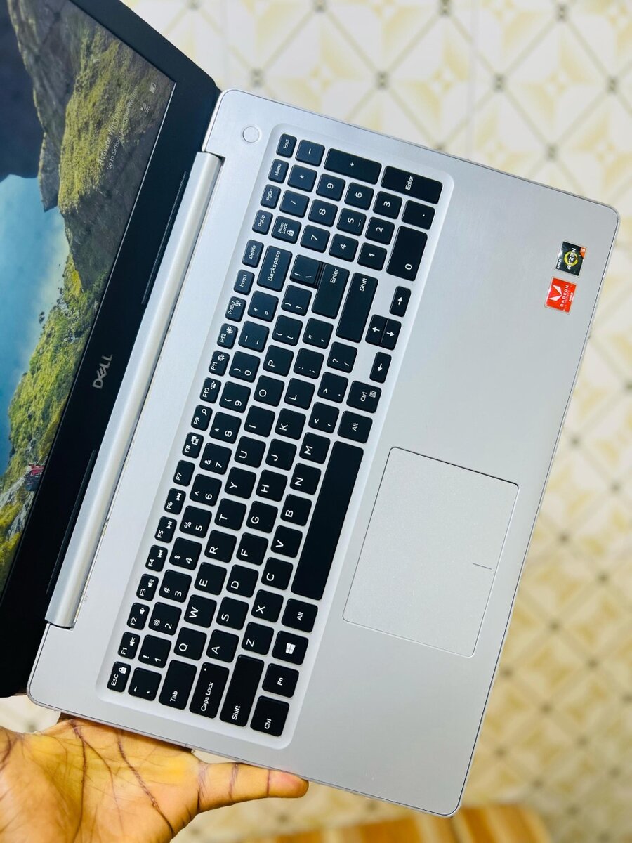 *DELL LATITUDE 5575*