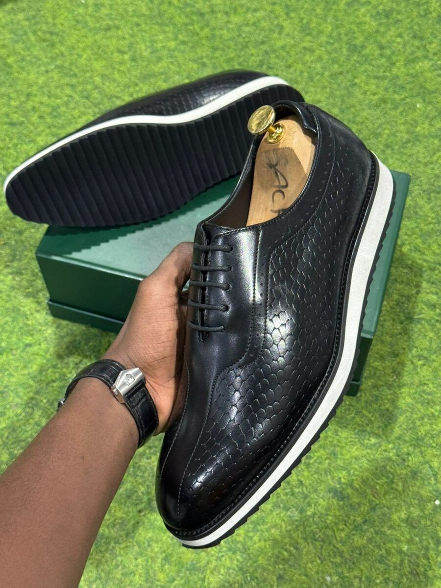 Chaussures habillées en cuir noir