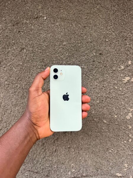 Apple iPhone 12