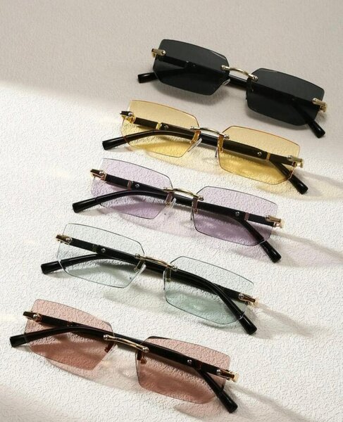 Lunettes de soleil rétro colorées