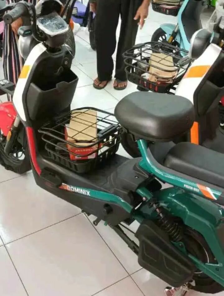 Tricycle électrique pliable rouge