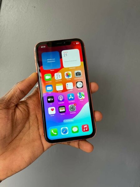 iPhone XR 64giga casineuf tout passe propre
