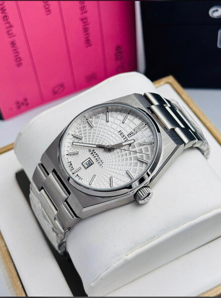 Montre en acier inoxydable élégante