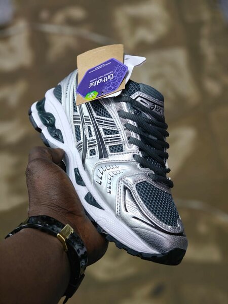 Chaussures de course argentées