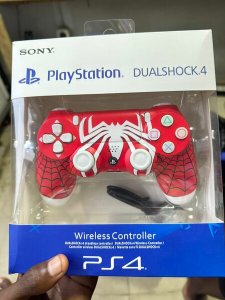 Manette PS4 design spiderman