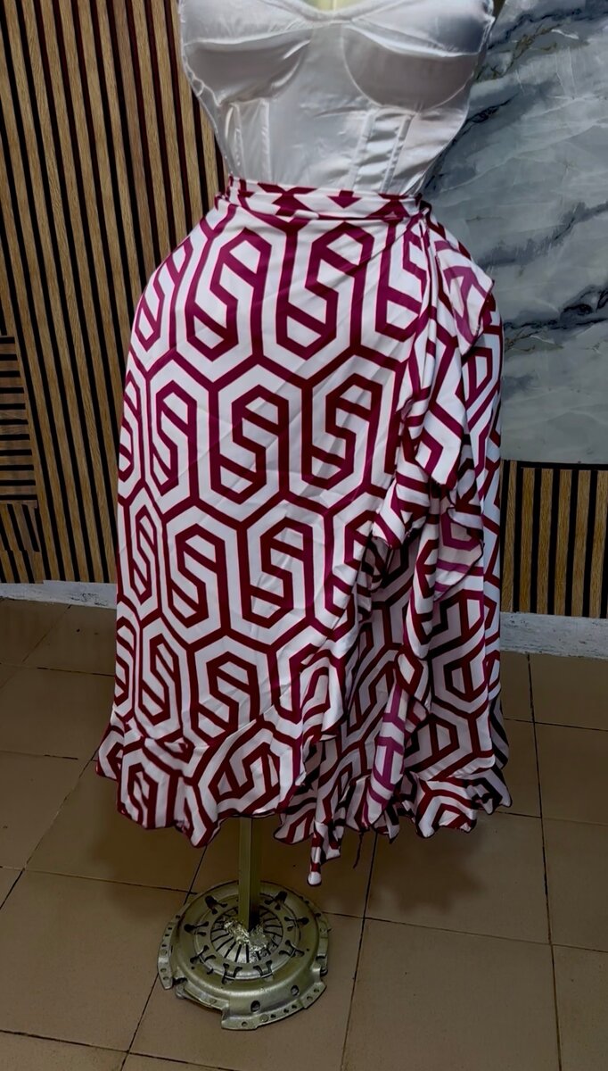 Jupe mi-longue à motifs élégants