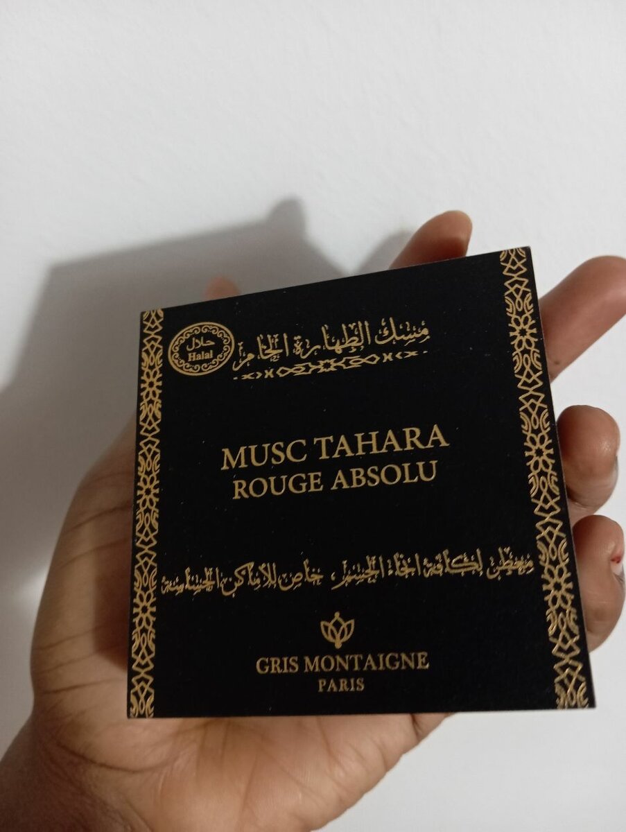 Musc Tahara Rouge Absolu, Anas