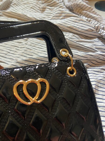 Sac à main élégant en cuir verni