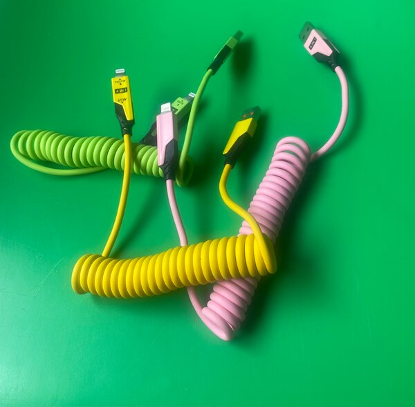 Câbles USB-C en spirale colorés