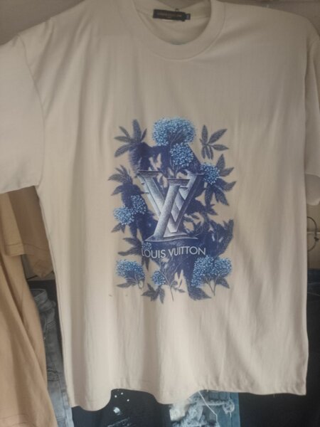 T-shirt à motifs graphiques