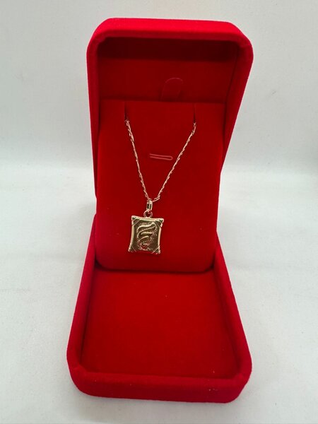 Pendentif Élégant en Or