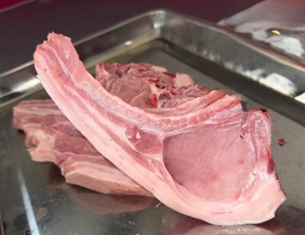 Côtes de porc fraîches av peau