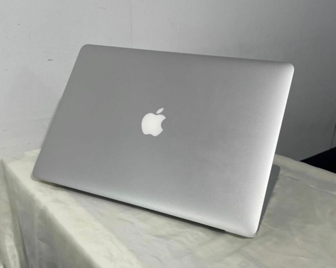 Macbook Air CORE i5 Anne 2011