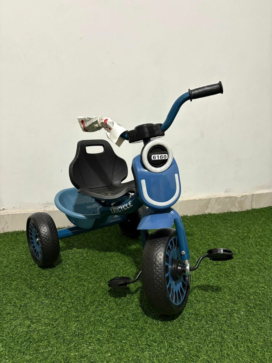 Tricycle coloré enfant