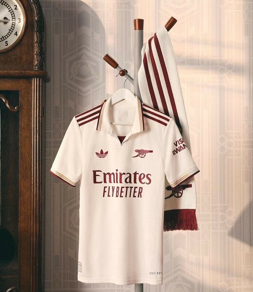 Maillot de football noir élégant