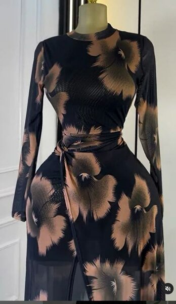 Robe longue noire fleurie élégante