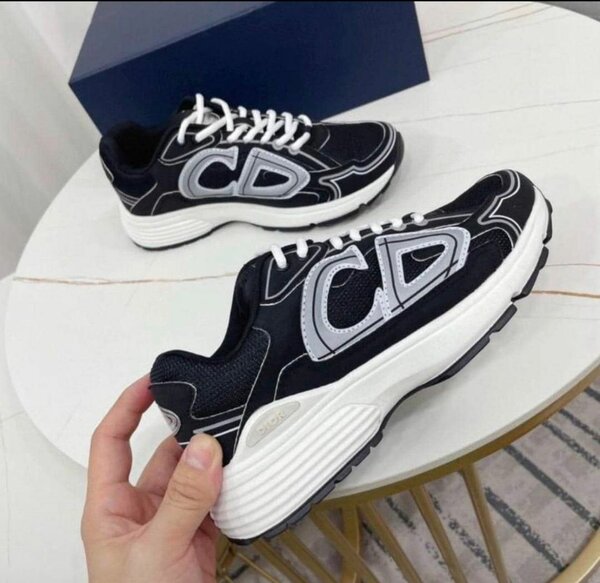 Baskets noires tendance CD