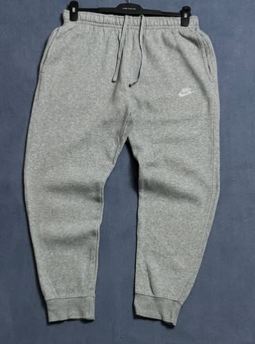 Nike sweatpants size : waist M / length 38 