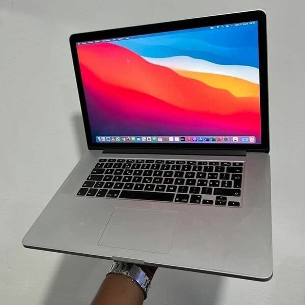 Macbook Air CORE i5 Anne 2011