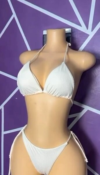 Bikini triangle blanc élégant