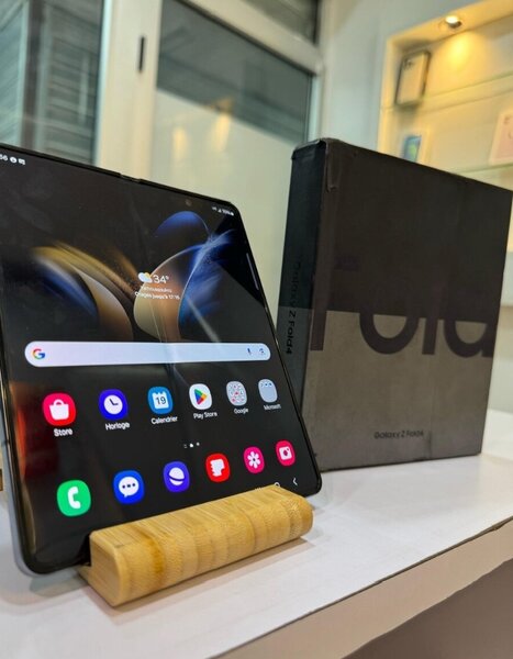 Samsung Z Fold 4 plus