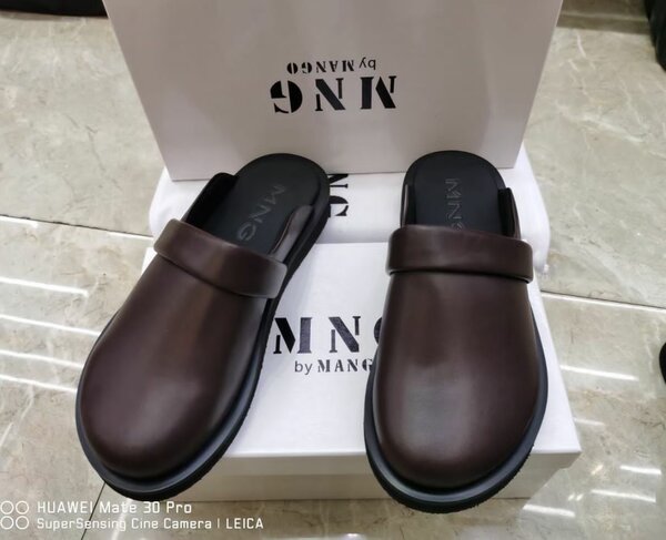 Mules en cuir marron élégants