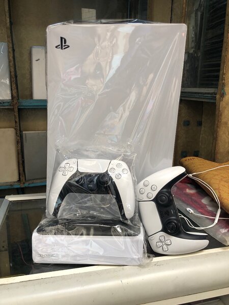 Ps5 casie neuf pas De jeux exclus disponible avec deux manet