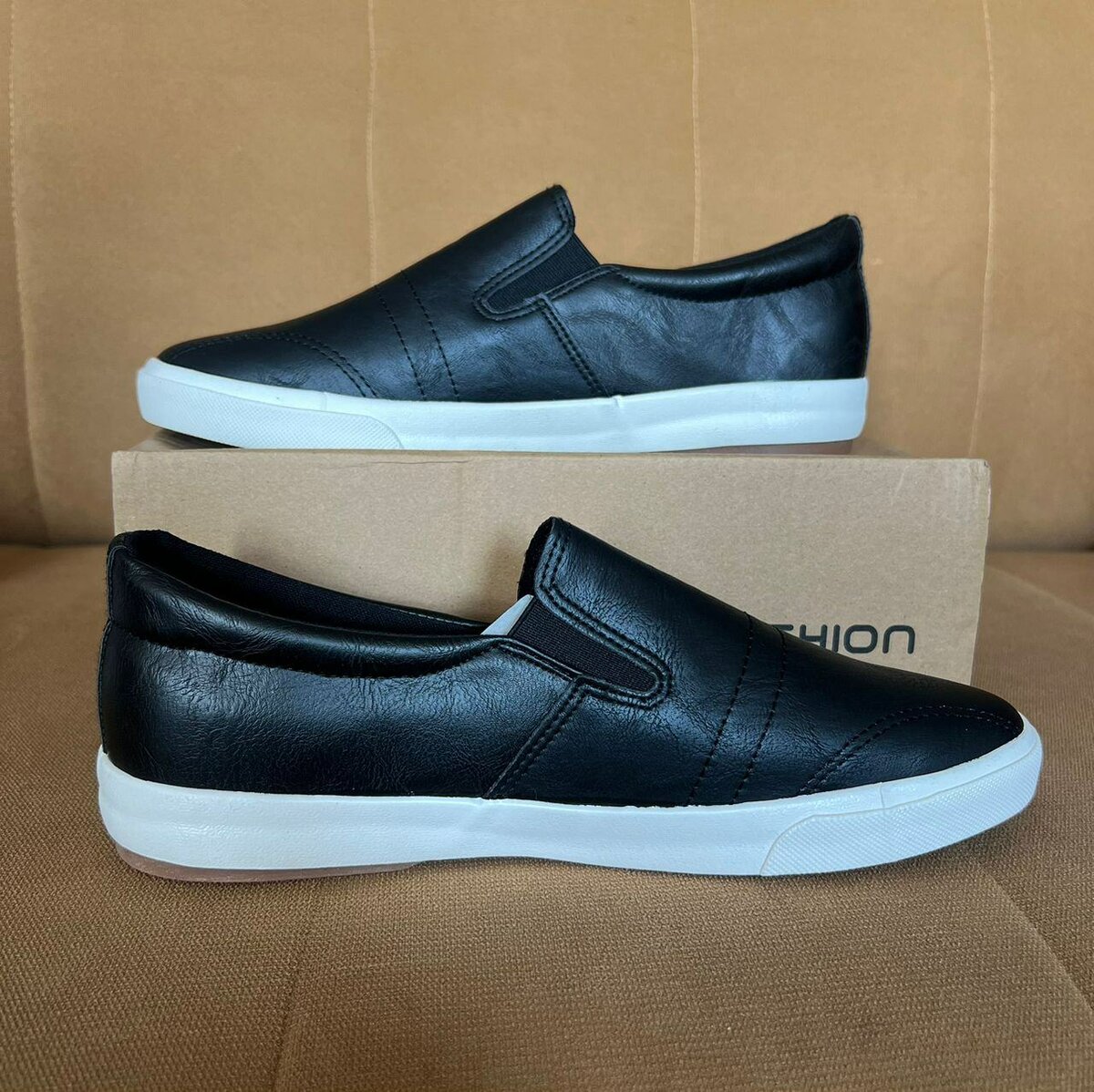 Mocassins en cuir noirs blanc